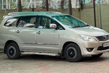 Used 2.5 G (Diesel) 8 Seater