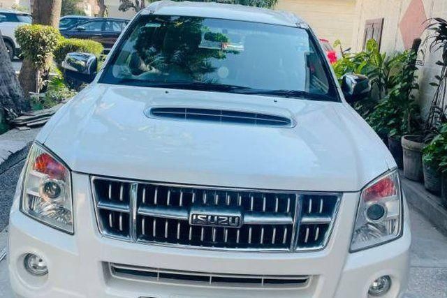 Isuzu MU 7 AT Premium Second-hand 2017 Isuzu MU 7 AT Premium for sale in New Delhi