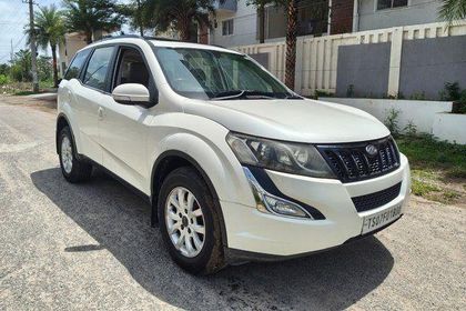 2017 Mahindra XUV500 आर W10 FWD