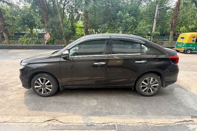 Honda Amaze 2nd Gen VX CVT BSVI Second-hand 2022 Honda Amaze 2nd Gen VX CVT BSVI for sale in New Delhi