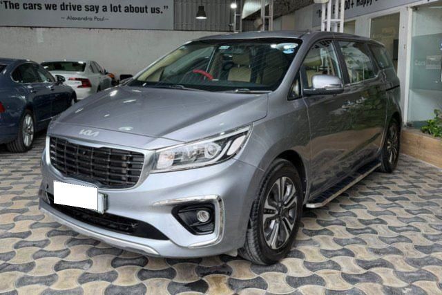 Kia Carnival Premium 8 STR Second-hand 2022 Kia Carnival Premium 8 STR for sale in Hyderabad