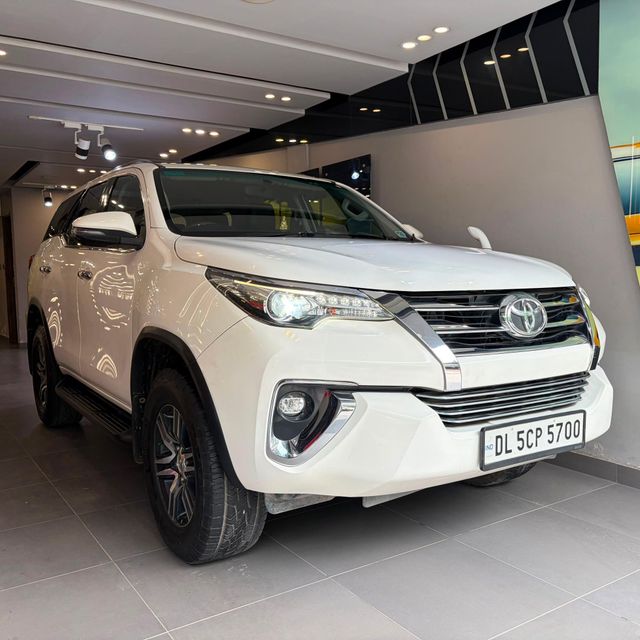 Toyota Fortuner 2.8 2WD AT BSIV Second-hand 2017 Toyota Fortuner 2.8 2WD AT BSIV for sale in New Delhi