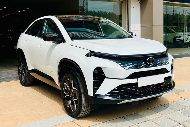 Tata Curvv अकंप्लिश्ड प्लस A डीजल DCA Second-hand 2025 Tata Curvv अकंप्लिश्ड प्लस A डीजल DCA for sale in Ahmedabad