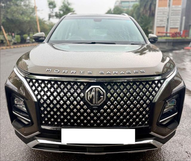 Second-hand 2023 MG Hector Plus Sharp Pro 7 Str 2023-2025 for sale in New Delhi