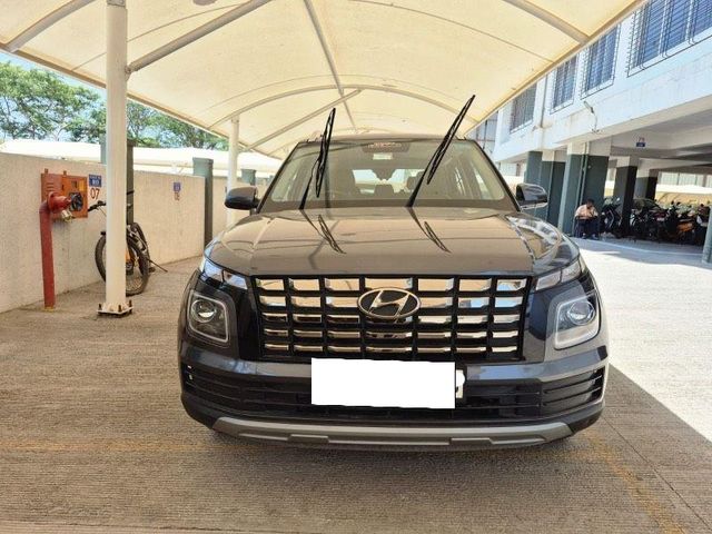 Hyundai Venue E Plus Second-hand 2024 Hyundai Venue E Plus for sale in Pune