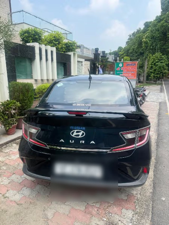 Hyundai Aura S CNG Second-hand 2024 Hyundai Aura S CNG for sale in Ghaziabad