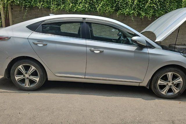 Hyundai Verna CRDi 1.6 AT SX Plus Second-hand 2018 Hyundai Verna CRDi 1.6 AT SX Plus for sale in New Delhi