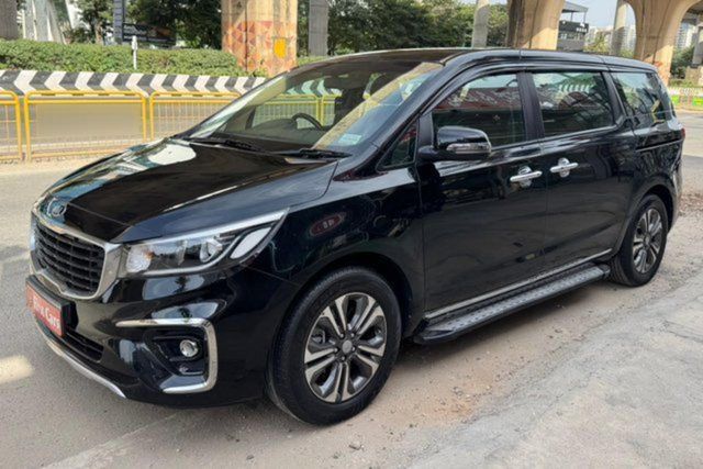Kia Carnival Premium 8 STR Second-hand 2020 Kia Carnival Premium 8 STR for sale in Bangalore