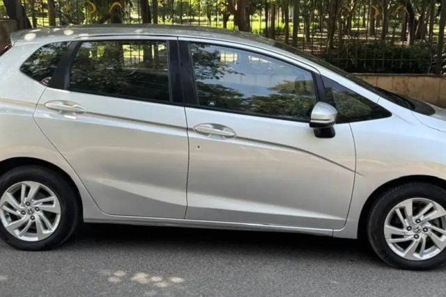 Second-hand 2015 Honda Jazz 1.2 V AT i VTEC for sale in New Delhi