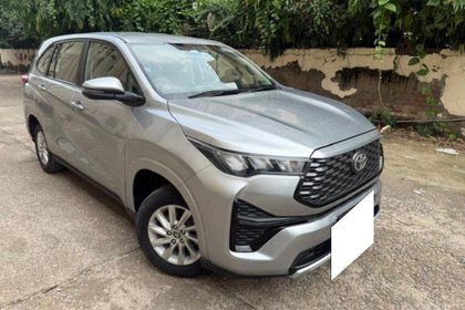 2024 Toyota Innova Hycross जी 8STR