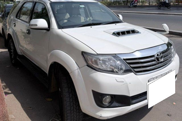 Second-hand 2014 Toyota Fortuner 4x2 AT for sale in Ahmedabad