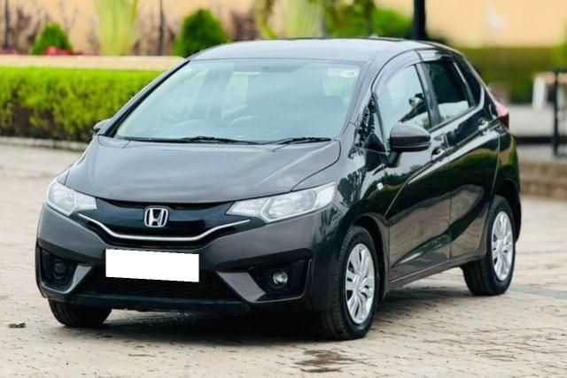 Second-hand 2017 Honda Jazz 1.5 E i DTEC for sale in Surat
