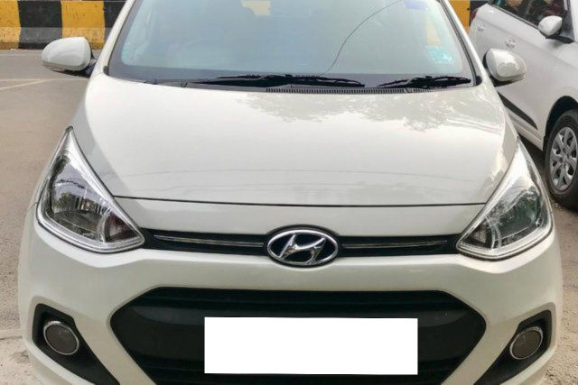 Hyundai Grand i10 Sportz Second-hand 2016 Hyundai Grand i10 Sportz for sale in New Delhi