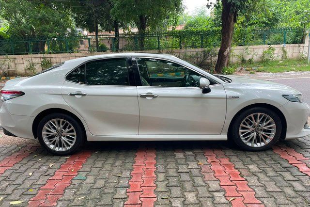 Second-hand 2019 Toyota Camry Hybrid 2.5 for sale in New Delhi