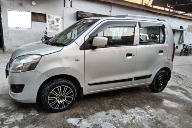 Second-hand 2017 Maruti Suzuki Wagon R AMT VXI for sale in Guwahati