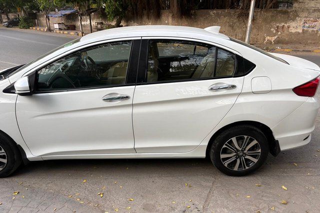 Second-hand 2018 Honda City i-VTEC CVT V for sale in New Delhi