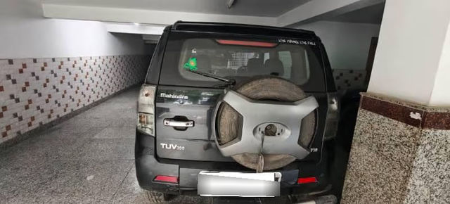 Mahindra TUV 300 T10 BSIV Second-hand 2019 Mahindra TUV 300 T10 BSIV for sale in New Delhi