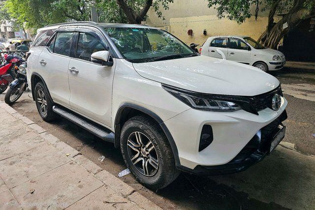 Second-hand 2017 Toyota Fortuner 2.8 2WD AT BSIV for sale in New Delhi