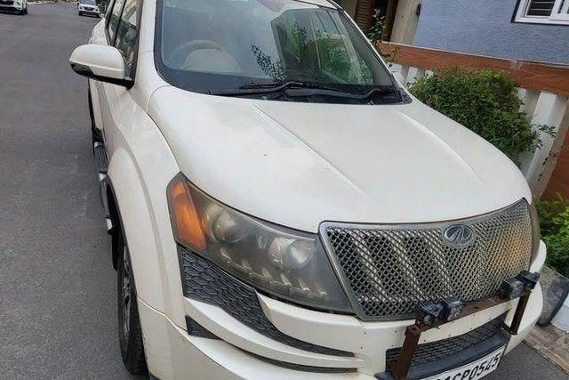 Second-hand 2014 Mahindra XUV500 W8 4WD for sale in Tadipatri