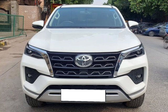 Second-hand 2024 Toyota Fortuner 4X2 AT for sale in New Delhi