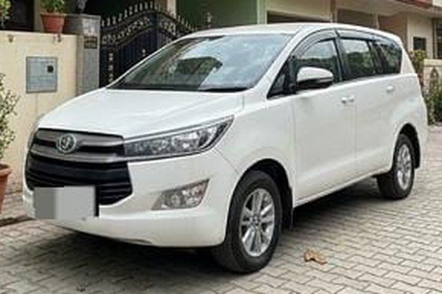 Toyota Innova Crysta 2.4 GX MT BSIV Second-hand 2017 Toyota Innova Crysta 2.4 GX MT BSIV for sale in New Delhi
