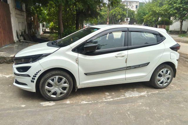 Tata Altroz XM S Second-hand 2024 Tata Altroz XM S for sale in Greater Noida