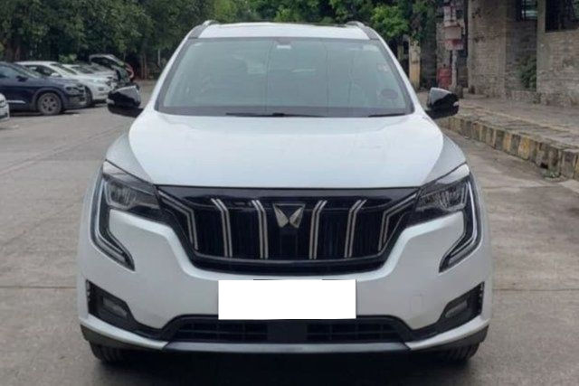 Second-hand 2024 Mahindra XUV700 AX5 7 Str AT for sale in New Delhi