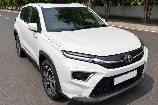 Second-hand 2024 Toyota Hyryder V AT for sale in Agra