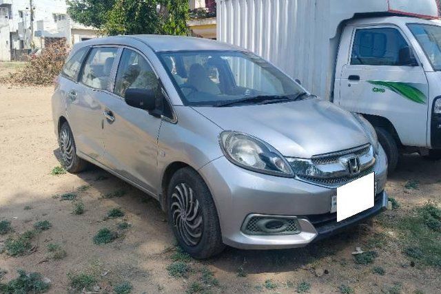 Honda Mobilio S i-VTEC Second-hand 2015 Honda Mobilio S i-VTEC for sale in Godhra