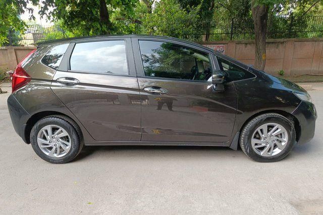 Second-hand 2019 Honda Jazz V CVT for sale in New Delhi