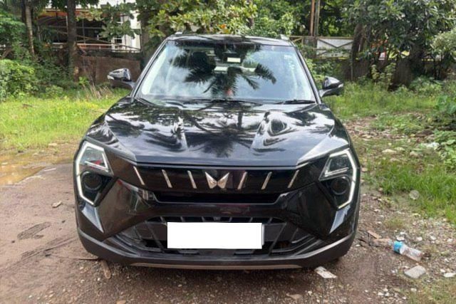 Mahindra XUV 3XO AX5 AT Second-hand 2024 Mahindra XUV 3XO AX5 AT for sale in Alibag