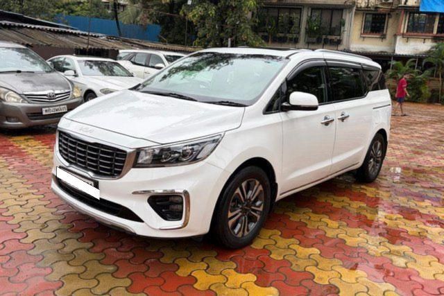 Second-hand 2022 Kia Carnival Limousine Plus for sale in Mumbai