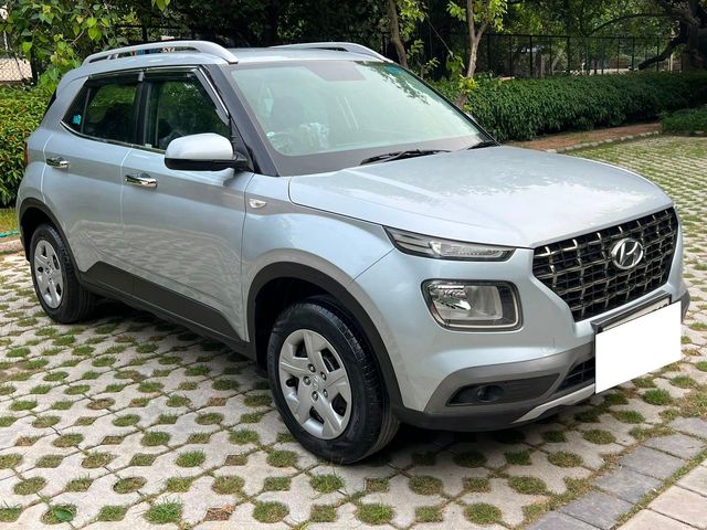Hyundai Venue S Second-hand 2021 Hyundai Venue S for sale in New Delhi