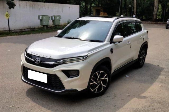 Second-hand 2025 Toyota Hyryder V AT for sale in New Delhi