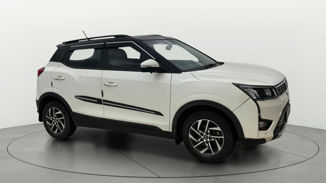 Second-hand 2023 Mahindra XUV300 W8 Opt AMT for sale in Bangalore