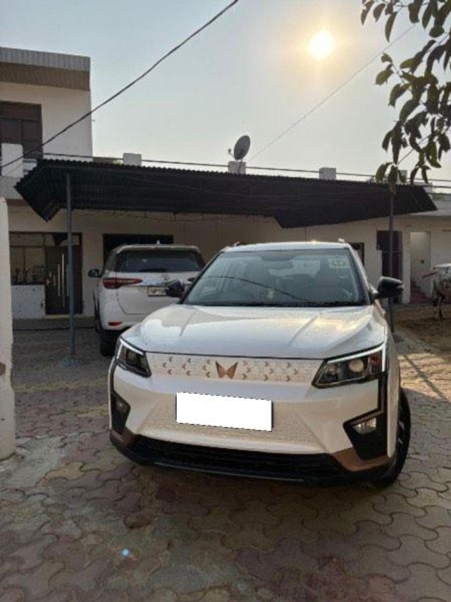Mahindra XUV400 EV EL Pro DT 345 kWh Second-hand 2024 Mahindra XUV400 EV EL Pro DT 345 kWh for sale in Gautam Buddha Nagar