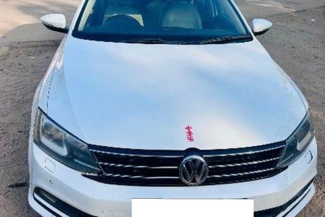 Volkswagen Jetta 2.0L TDI Highline AT Second-hand 2016 Volkswagen Jetta 2.0L TDI Highline AT for sale in Ahmedabad