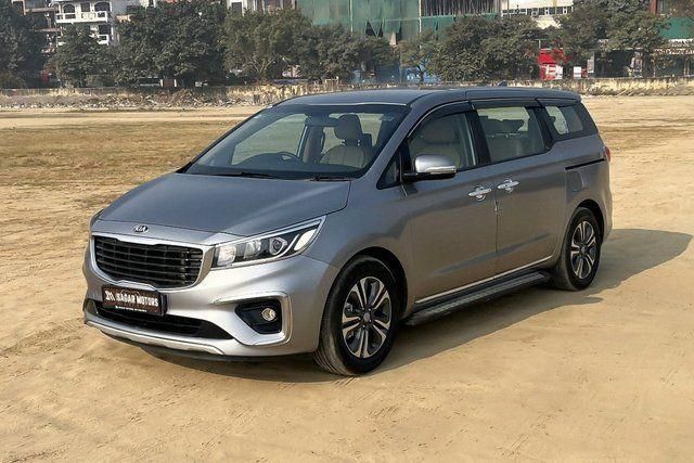Second-hand 2020 Kia Carnival Premium for sale in New Delhi
