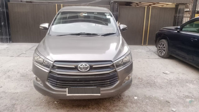 Second-hand 2017 Toyota Innova Crysta 2.8 GX AT BSIV for sale in New Delhi