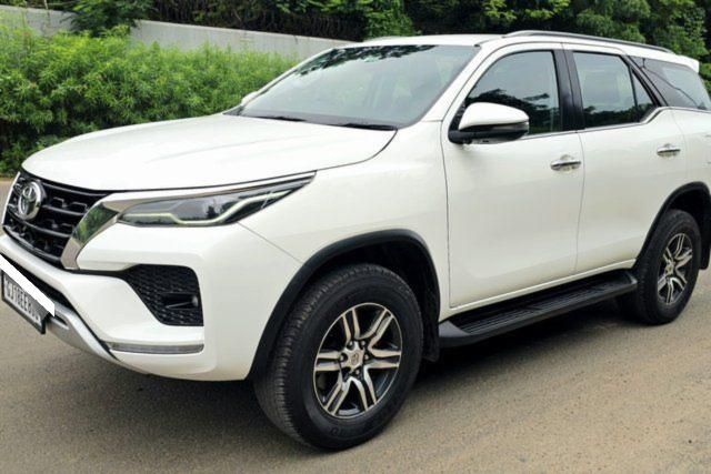 Second-hand 2025 Toyota Fortuner 4X2 Diesel AT for sale in Ahmedabad