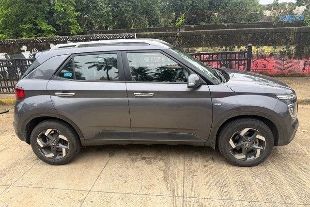 Second-hand 2019 Hyundai Venue SX Plus Turbo DCT BSIV for sale in Mumbai