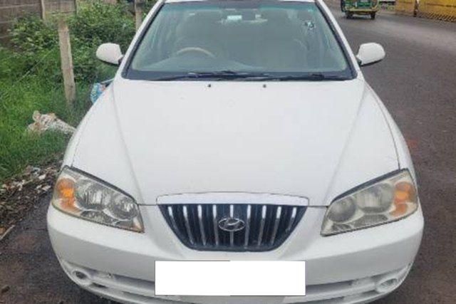 Hyundai Elantra CRDi Second-hand 2006 Hyundai Elantra CRDi for sale in Ahmedabad