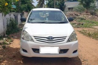 Used 2.5 V Diesel 7-seater