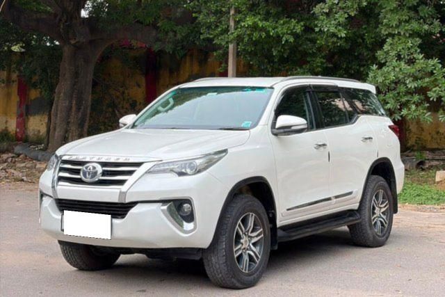 Second-hand 2017 Toyota Fortuner 2.8 2WD AT BSIV for sale in New Delhi