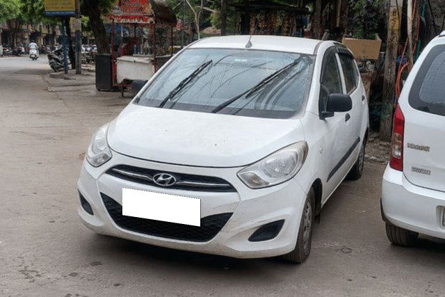 Hyundai i10 Magna Second-hand 2012 Hyundai i10 Magna for sale in New Delhi