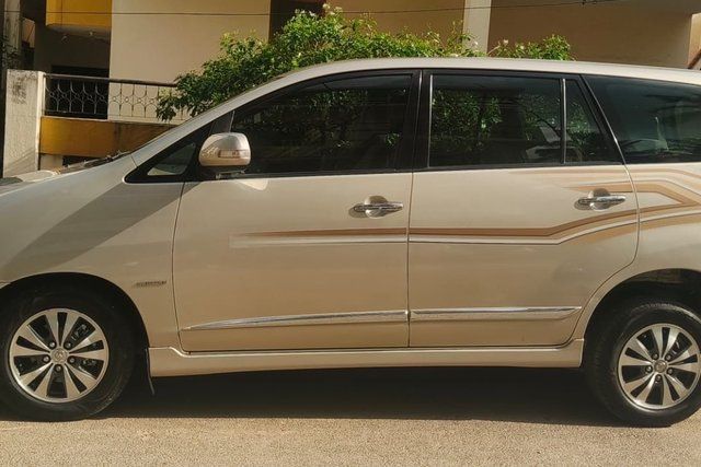 Second-hand 2015 Toyota Innova 2.5 VX (Diesel) 8 Seater BS IV for sale in Bangalore