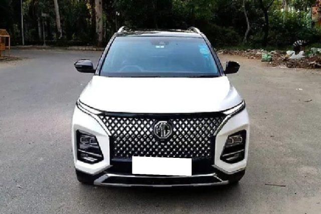 Second-hand 2023 MG Hector Plus 1.5 Turbo Savvy Pro CVT BSVI for sale in New Delhi