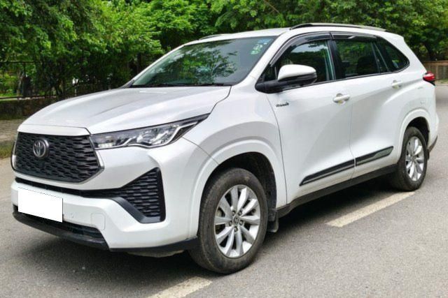 Second-hand 2023 Toyota Innova Hycross VX 7STR Hybrid for sale in New Delhi