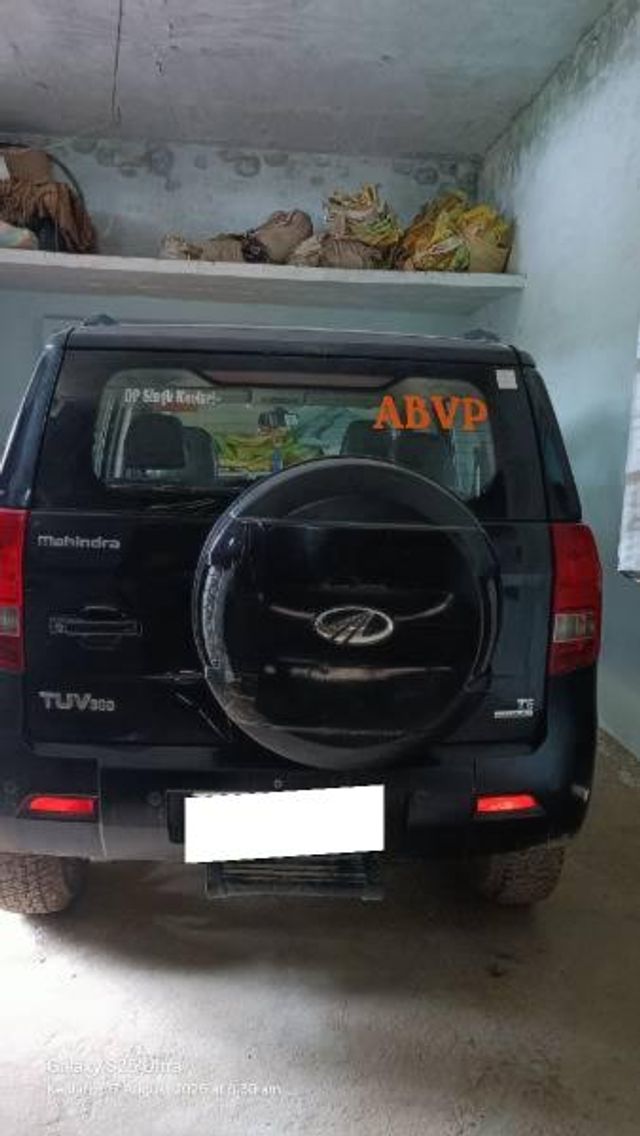 Mahindra TUV 300 T8 Second-hand 2017 Mahindra TUV 300 T8 for sale in Jalaun