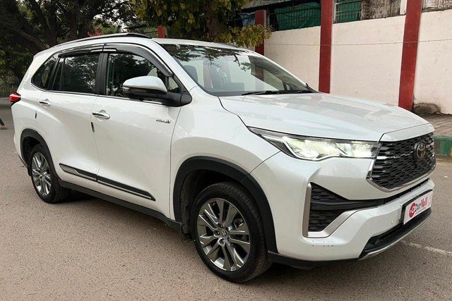 Second-hand 2024 Toyota Innova Hycross ZX Hybrid for sale in Agra